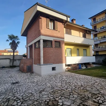 La Torre Di Cry & Cry Daire Magenta